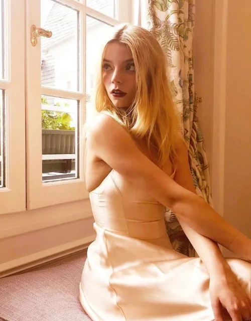 Thumbnail Discovering the World of Anya TaylorJoy by Positive-Article-654 in CelebsGW