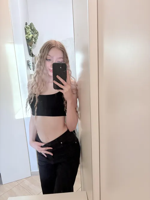 Thumbnail Discovering 'My Favorite' Look with CrazyGoldenSiren | Croptopgirls
