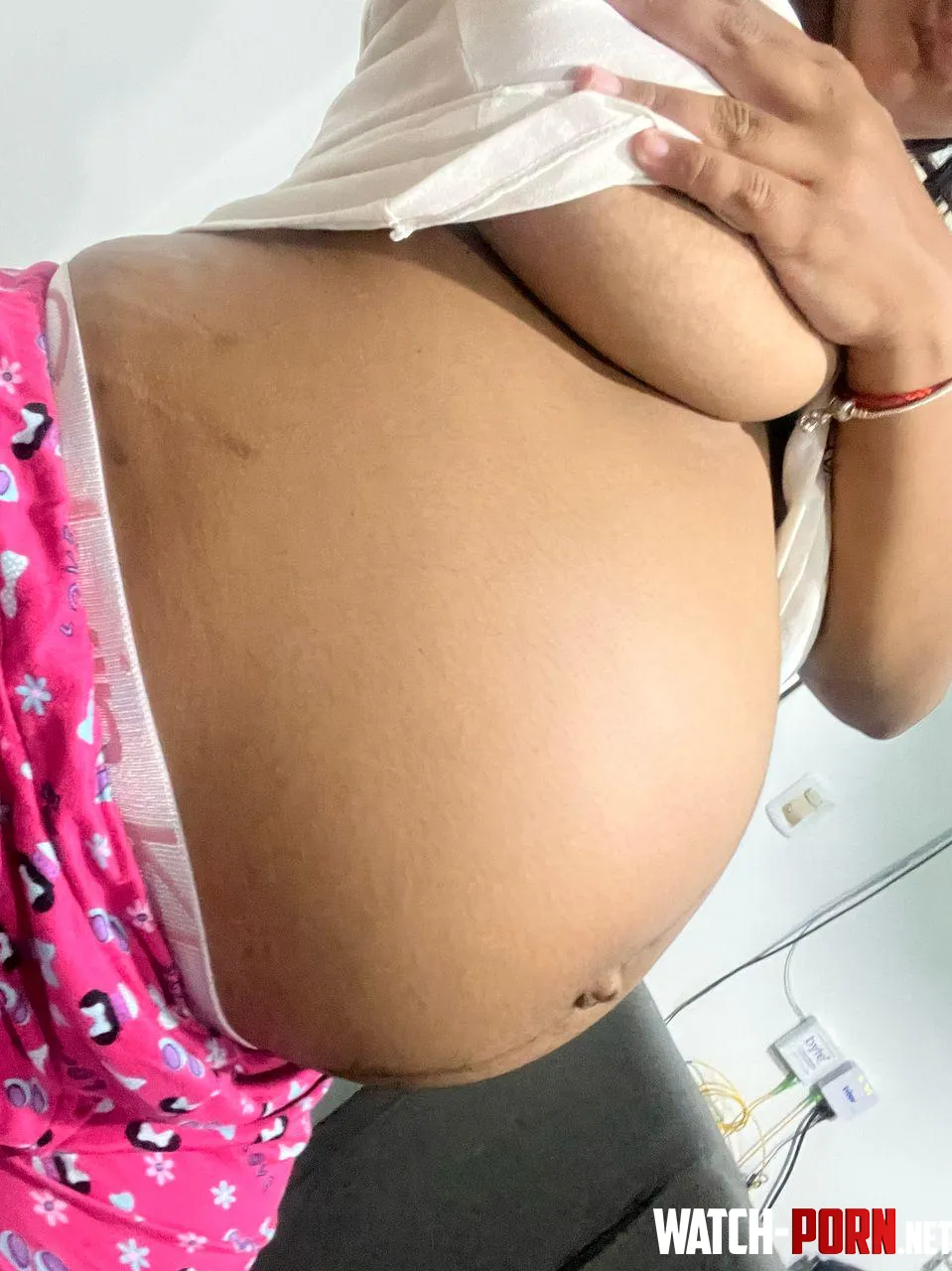 How huge my belly is  by Alexa69T