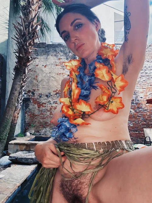 Thumbnail Summer Essential: PrettySadieReed on the Importance of Hairy Pits