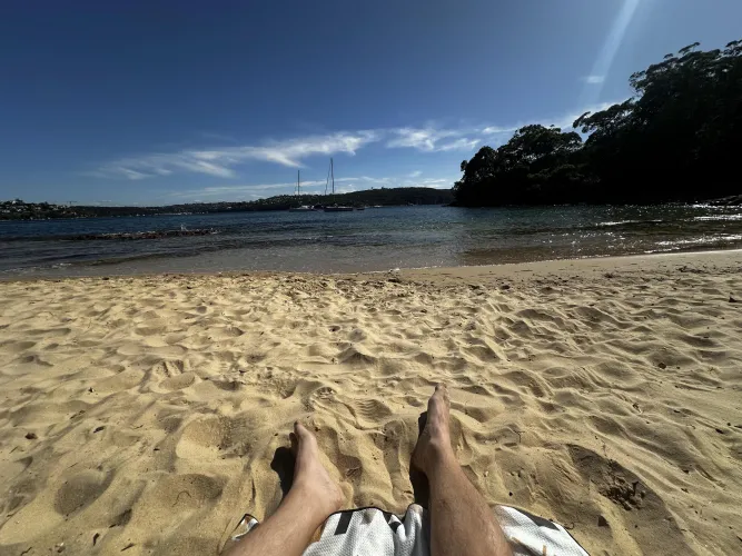 Thumbnail undercover-bi Explores Cobblers Beach in Sydney, Australia