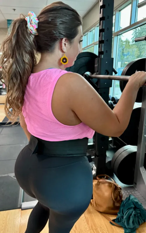 Thumbnail Keeping it Interesting: Babylittlelo's Mom Knows Yoga Pants Secrets