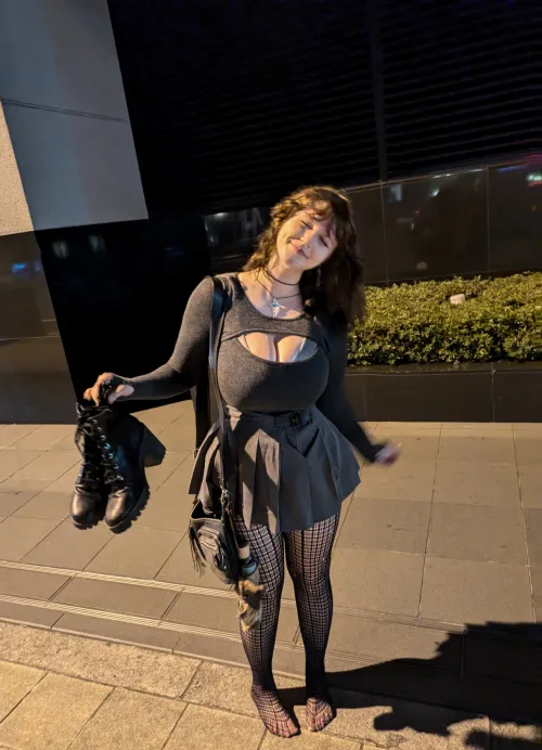 Thumbnail Next_Door_Goddess Hints at Foot Massage Need in Bigtiddygothgf