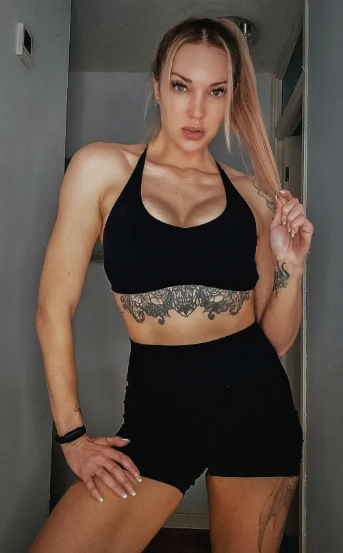 Thumbnail Gym Croptop Look Today - ciciandersxx Shines in Croptopgirls