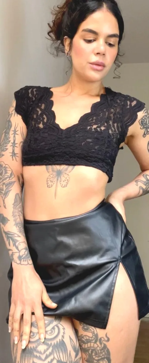 Thumbnail Mastering Leather Skirts: j_silva_sp's LadiesInLeather Journey