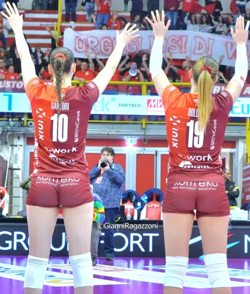 Thumbnail dmme2471 Spotlights Volleyball Stars Benedetta Sartori and Jennifer Boldini