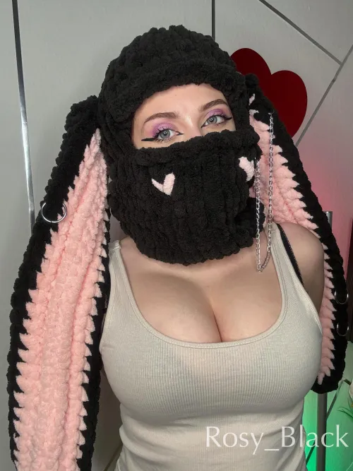Thumbnail New Top, New Cleavage: Check out Rosy_Black's latest fashion statement