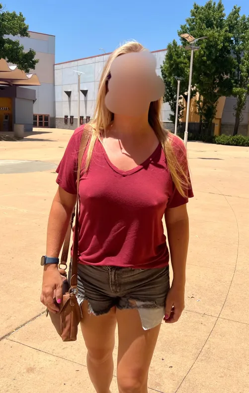 Thumbnail Hating Bras: 39-Year-Old Mom Embraces Braless | KansasBlondeWife