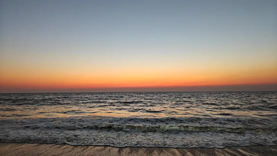Thumbnail invin99 Explores the Beauty of Daman Beach, India