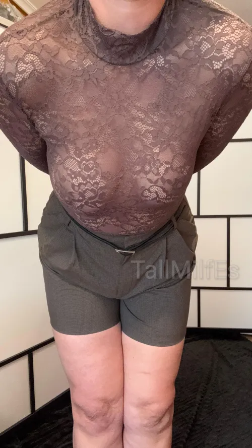 Thumbnail TallMilfEs Declares Tank Tops Rule in Provocative Post