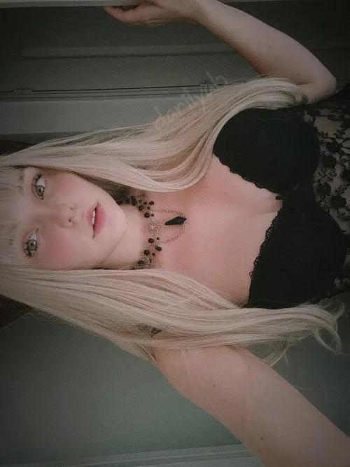 Thumbnail Follow for Beauty: Darilyah | InstagramHotties Category