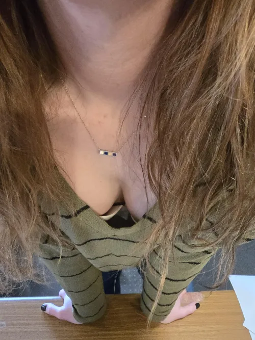 Thumbnail Welcome to My Office: Downblouse Moments by Bottomsuppanty