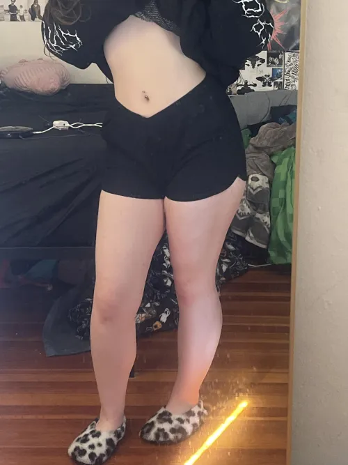 Thumbnail Leeeegs: A Stylish Take by emostonerkitty