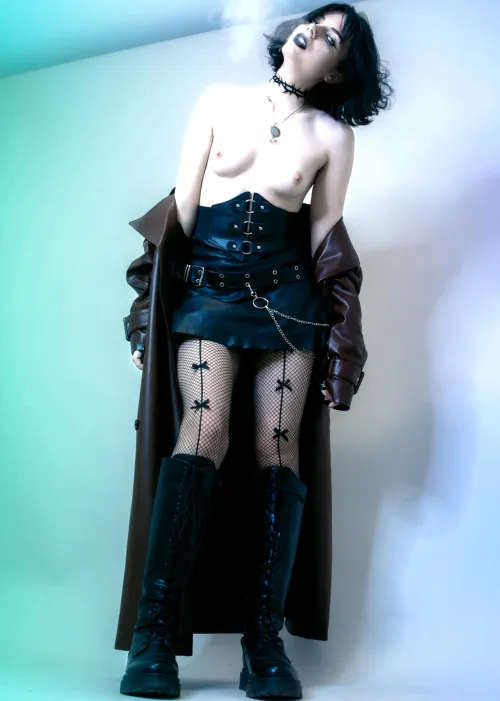 Thumbnail MereOasis Adapts to Braless Lifestyle in PunkGirls