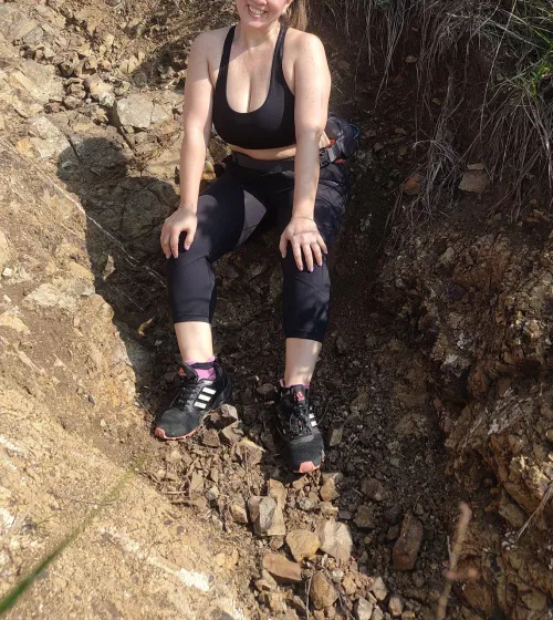 Thumbnail Hiking Adventures: Join Sarah_Diaz in Cleavage-Approved Outfits