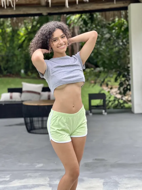 Thumbnail A Day Without Smiling Is a Day Wasted - naomidazexo's Croptopgirls Spirit