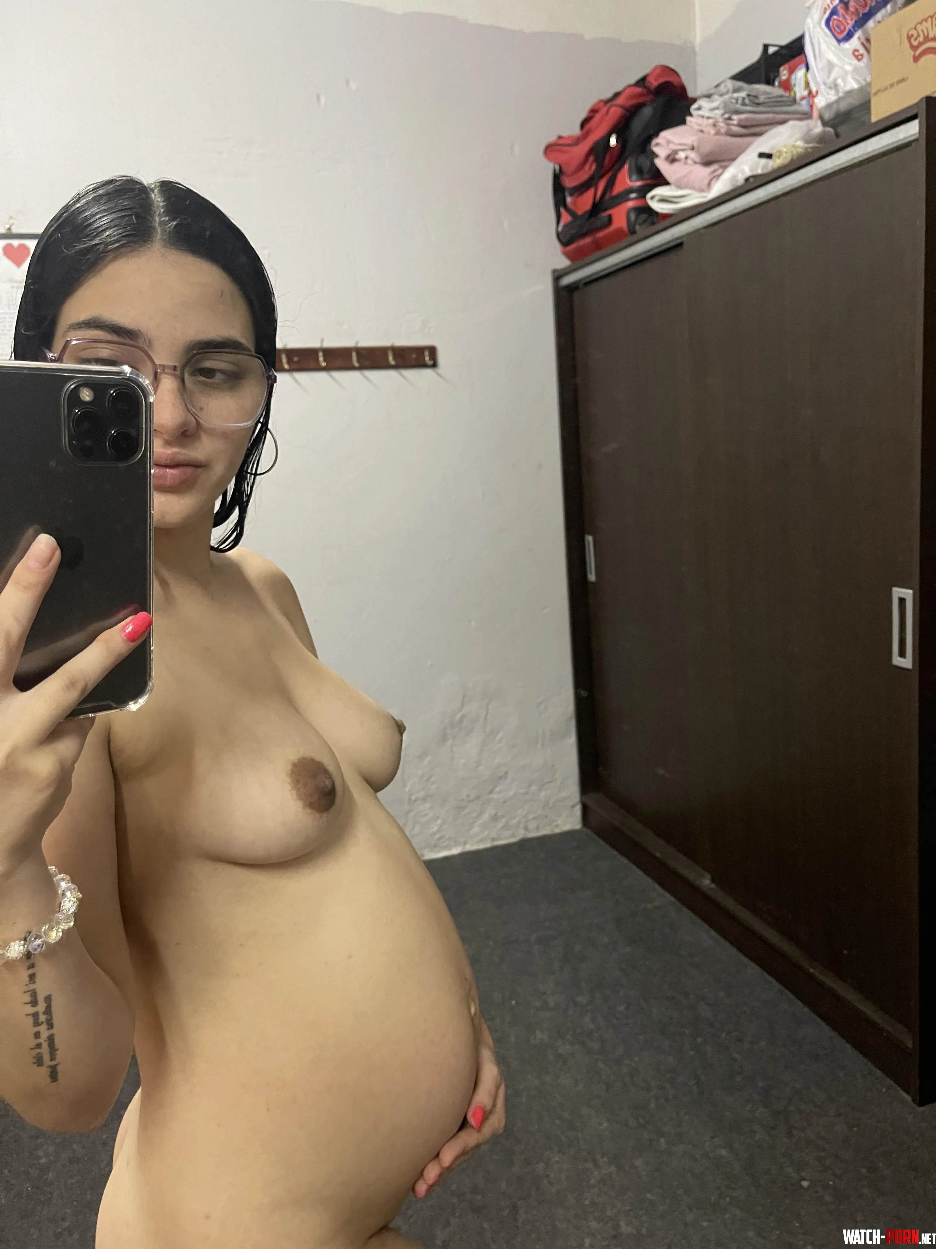 After shower selfie to show you my 19yo pregnant body by peachyygirly