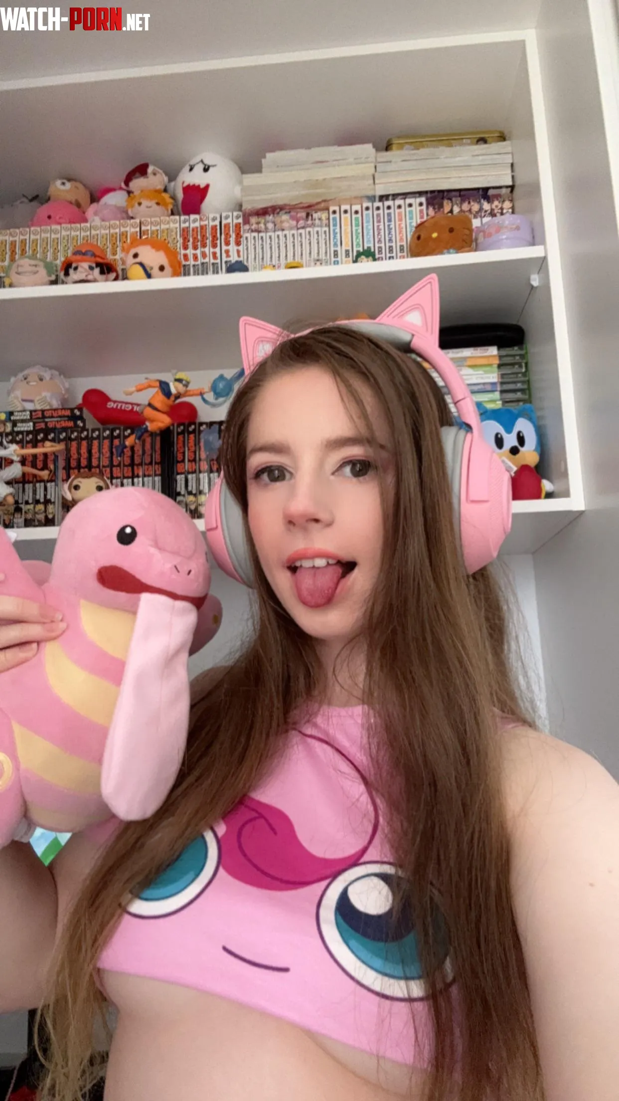heres a geeky girl lets geek out together  by ellieraelol