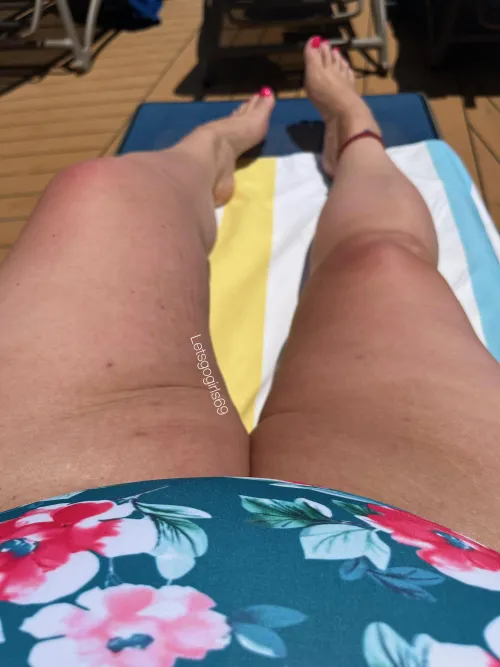 Thumbnail Chill and Relax - Letsgogirls69 Explores the Thighs Category