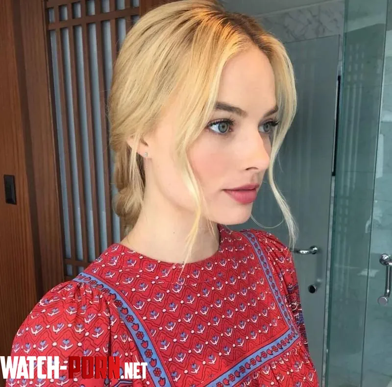 Margot Robbie by GeorgeneLeggett