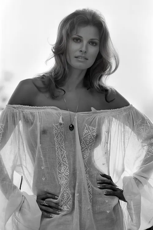 Thumbnail Raquel Welch: Celeb Icon from the Late 60s