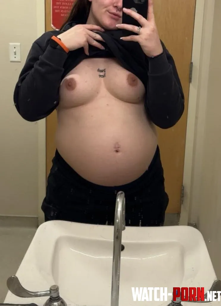 Taking a little break in the ems break room Hows everyones day goin by Eeveeslayer69