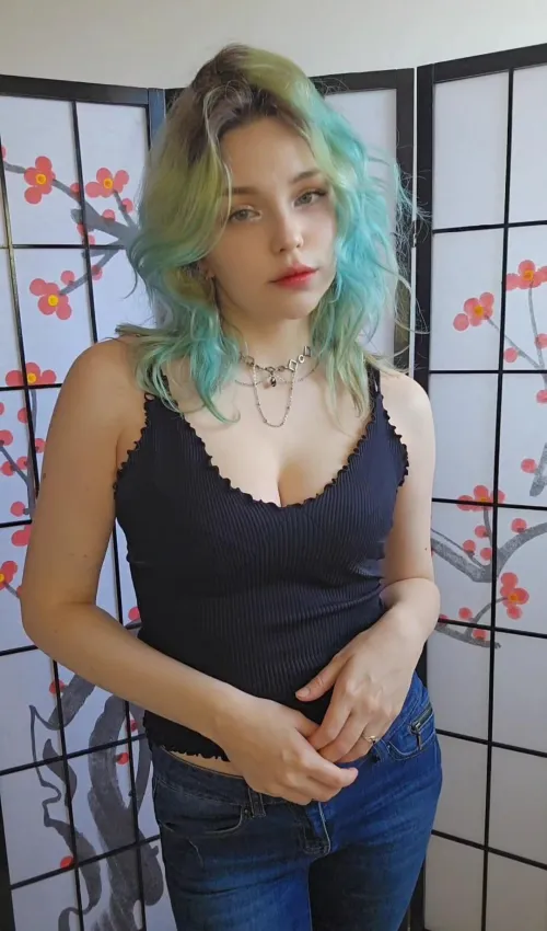Thumbnail Discover darilyah's Instagram Hotties Profile and Content