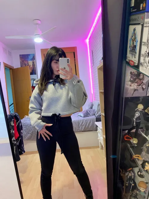 Thumbnail Felt Cute, Just Wanted You to See - Serious_Section1200 Shares in Croptopgirls