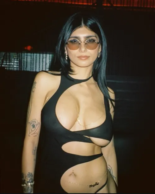 Thumbnail Unveiling the World of Mia Khalifa: A Revealing Exploration