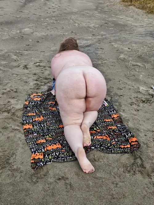 Thumbnail Milliegraves Soaks Up the Beauty of a PNW Day for BBW Nudists
