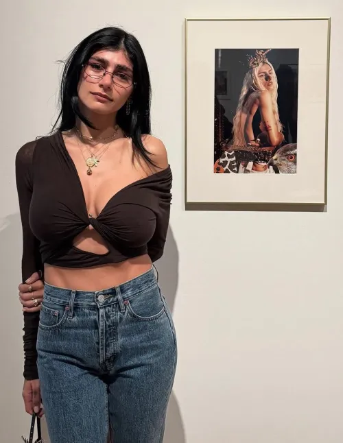 Thumbnail Mia Khalifa: A Busty and Beautiful Phenomenon