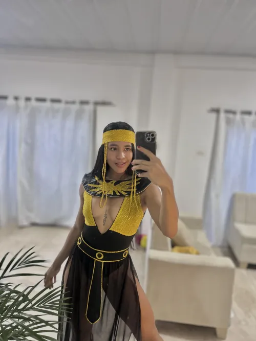 Thumbnail Fierce-Angel's 'Cleopatra Outfit' On Fire: A NSFW Costumes Must-See