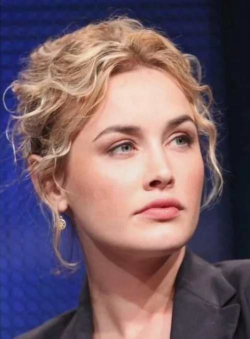 Thumbnail Dominique McElligott: A Magnet for Beauty in PrettyGirls Category