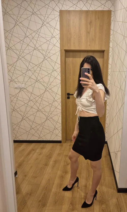 Thumbnail MartaPeonly Discusses the Appeal of Pencil Skirts