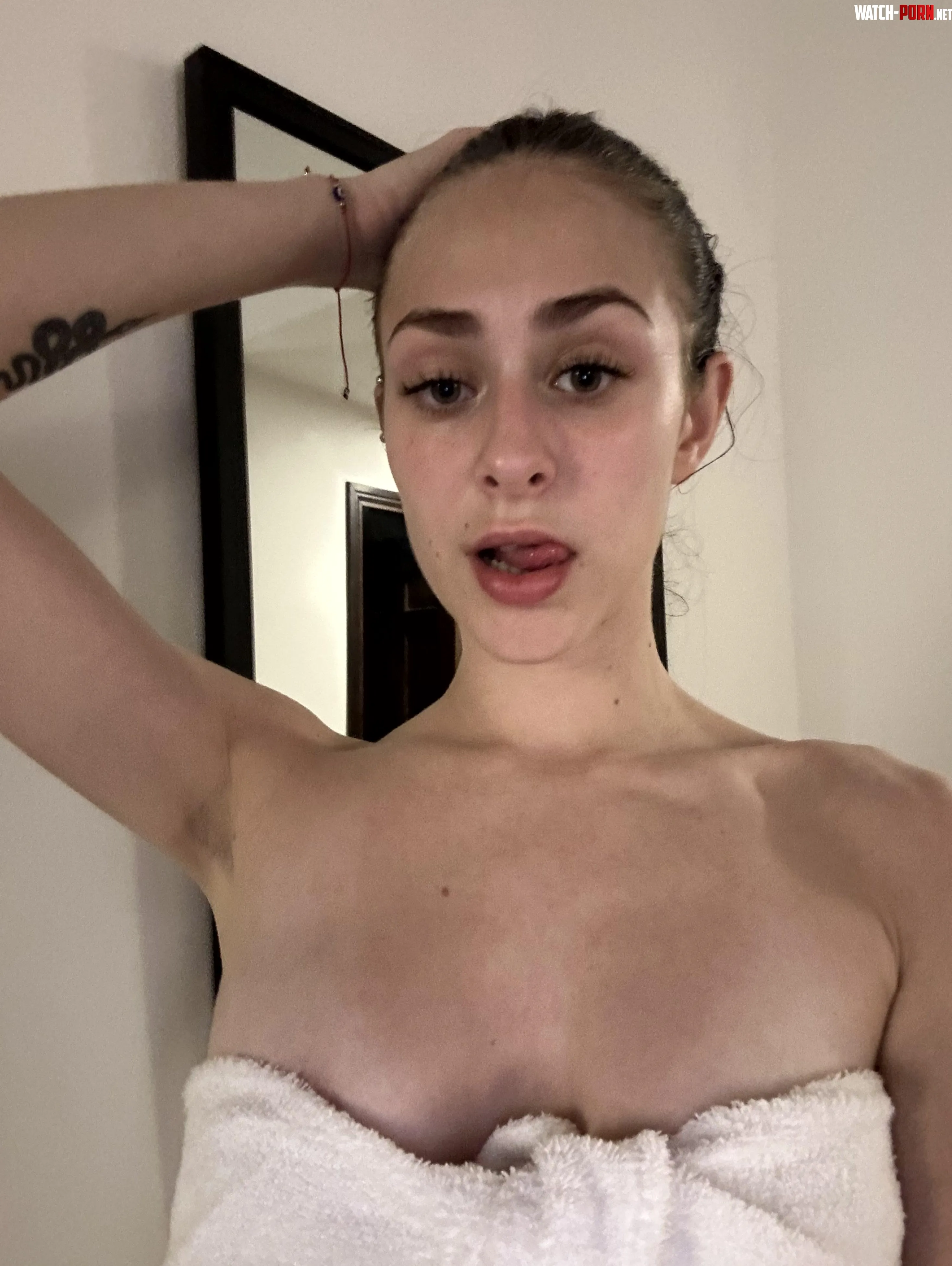 Just showered lick my pits then my pussy by emmaxcute