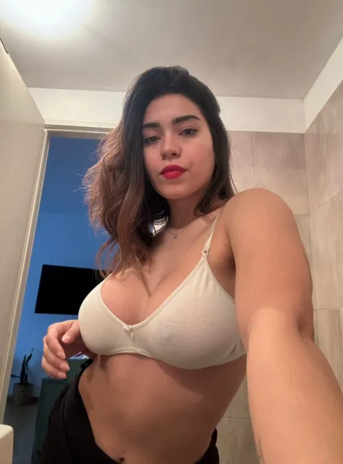 Thumbnail Famous-APPs- Showcases Victoria in babesdirectory
