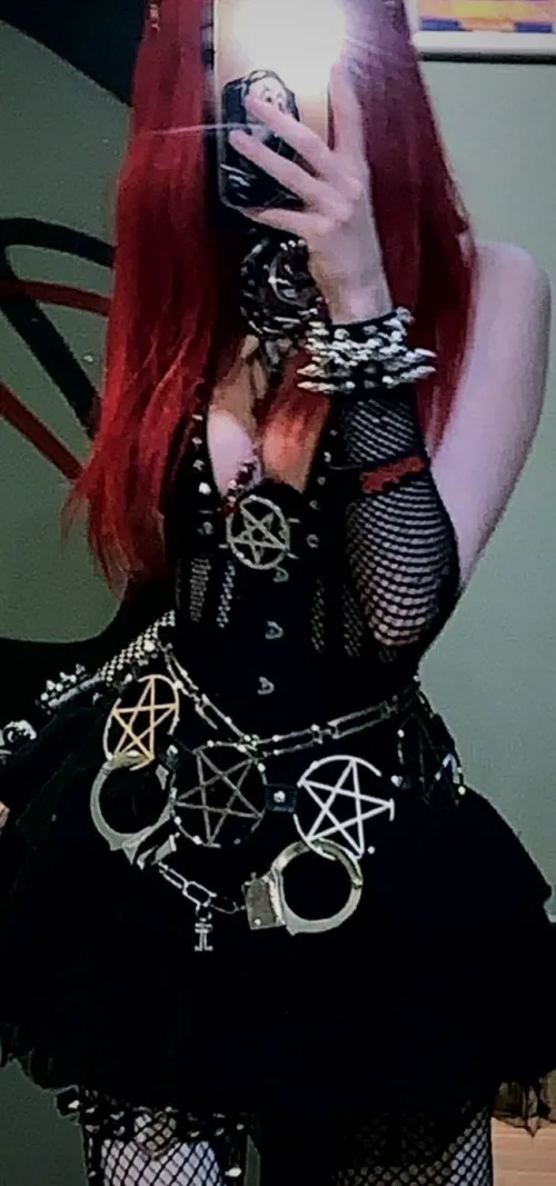Thumbnail LivingDeadGothh Shares Stylish Outing Tips for SceneGirls
