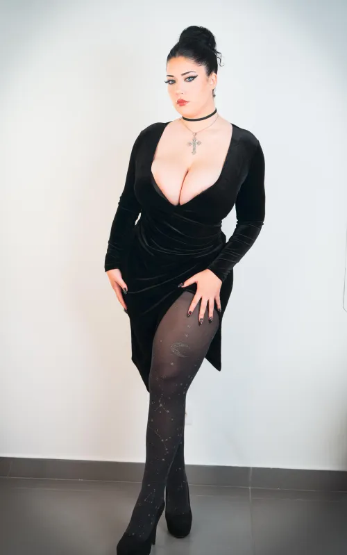 Thumbnail Barking for Attention: Discovering My Cleavage Desires