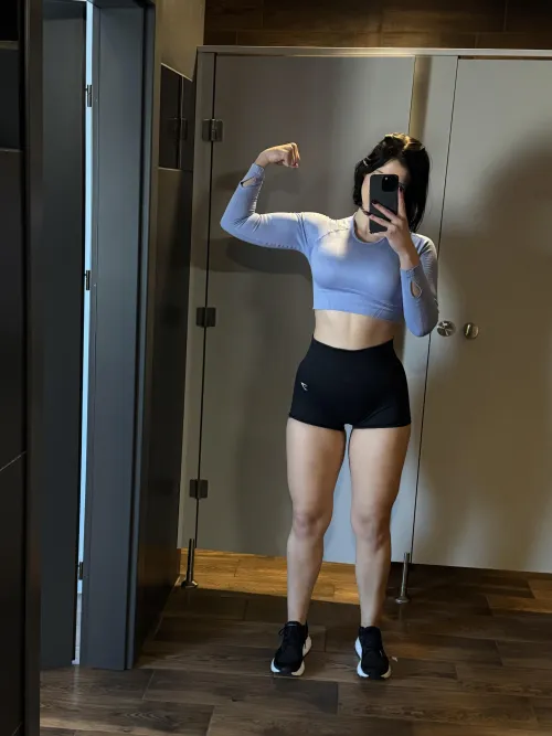 Thumbnail Pumped Up: Crushing Power of Thighs Unleashed by mikomiaumiau