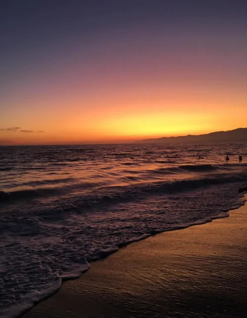 Thumbnail Chenzo17 Showcases the Beauty of Venice Beach, CA