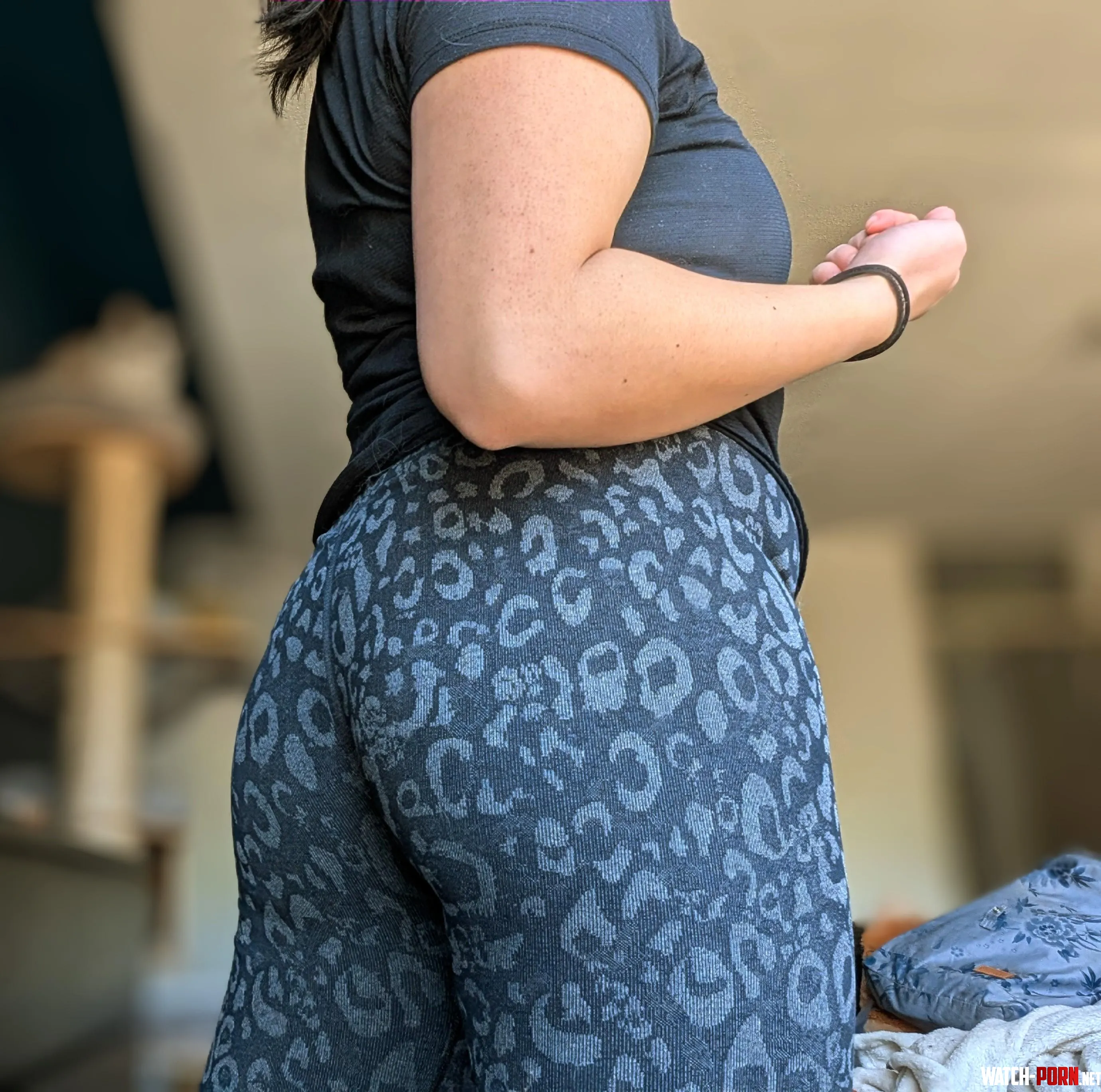 You want an Asian muscle mommy by prettipetiteasian