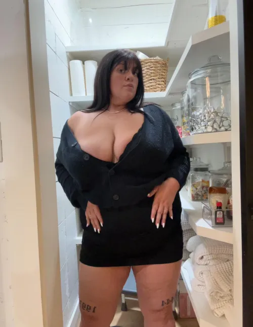 Thumbnail Sick-Vertebrae Unveils a Sweet and Spicy Neighbor with Sex Toys in Chubby