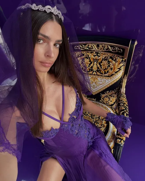 Thumbnail Emily Ratajkowski: Explore Celebwithbigtits Beauty by Leo2Vinci_