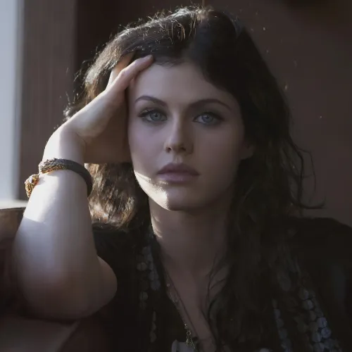Thumbnail Only-Screen-2735 Showcases Alexandra Daddario: A True Beauty