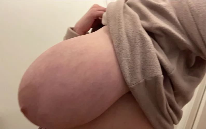 Thumbnail Humongous Volume Unveiled - The_32M_Queen's MonsterTits Revelation