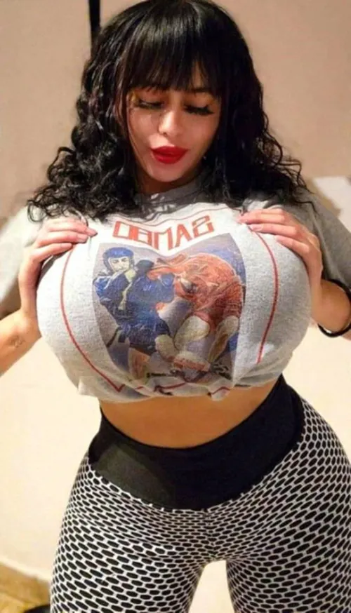 Thumbnail reeseejammma's Busty Latina Persona Shines Bright