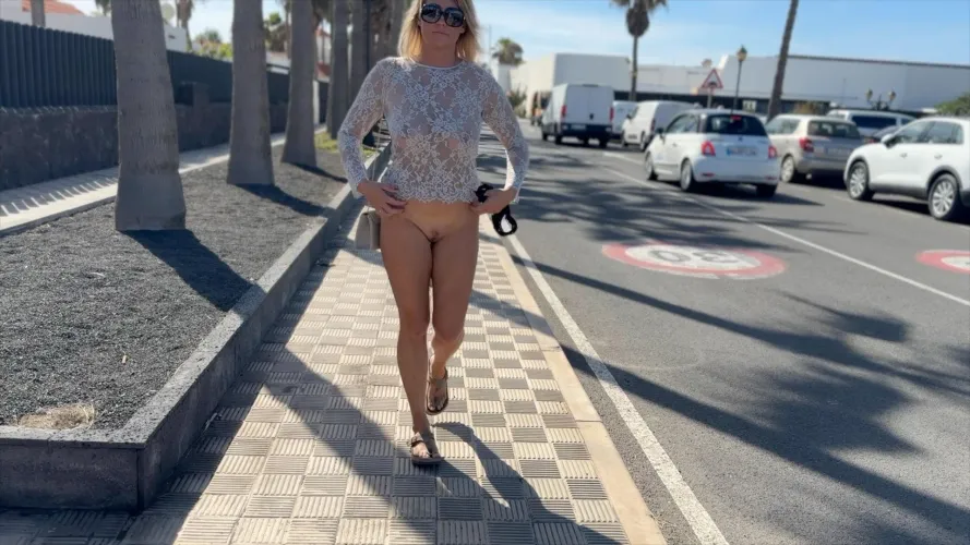 Thumbnail Ill-Dressed on the Way: FlashingGirls with thegoodwifexxx
