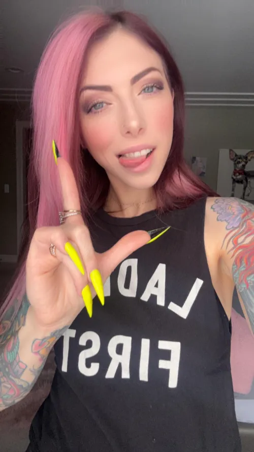 Thumbnail Celebrating Ladies with L - tattooedhottie55 in nailFetish