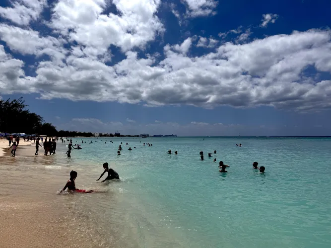 Thumbnail Unveil the Wonders of Governor's Beach in Grand Cayman | Skitzafranik