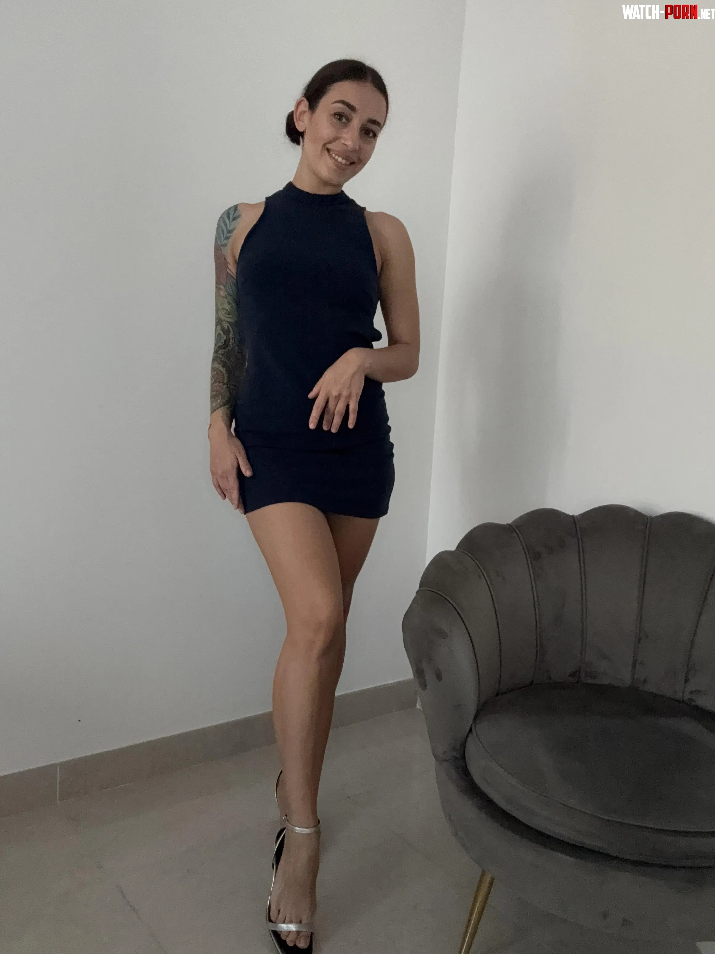 Pretty tight dress by maiconparadox